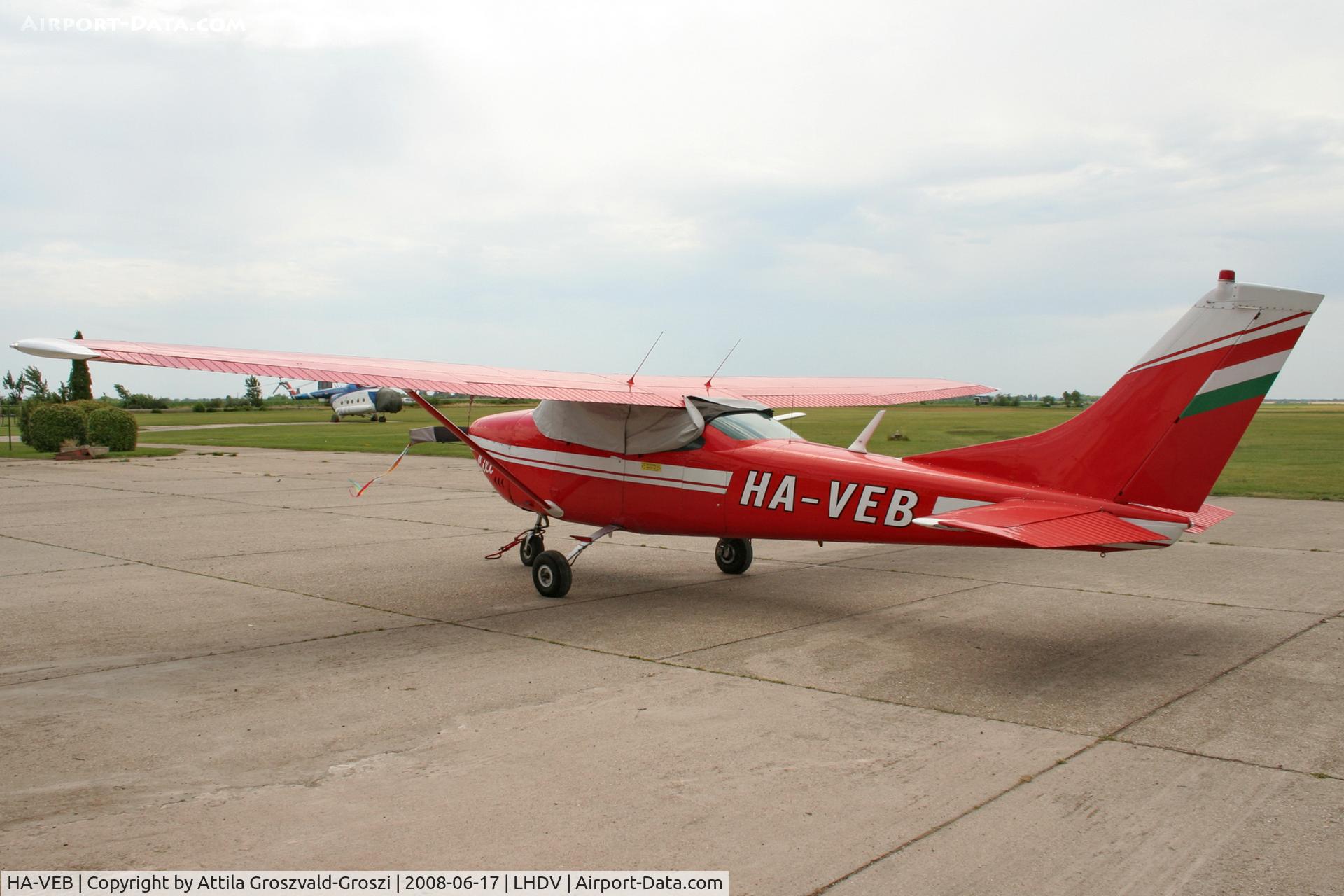HA-VEB, Cessna 182G Skylane C/N 18255832, LHDV - Dunaujváros, Baracs-Kisapostag Airport, Hungary