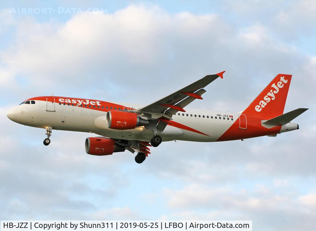 HB-JZZ, 2010 Airbus A320-214 C/N 4233, Landing rwy 32L in new c/s