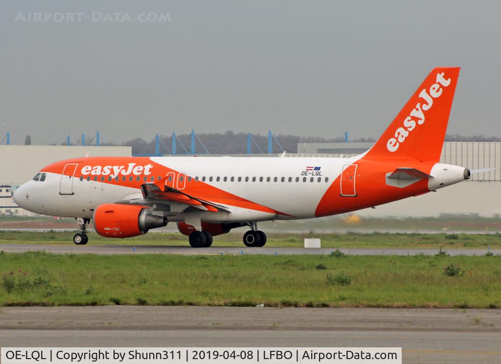 OE-LQL, 2009 Airbus A319-111 C/N 3774, Liing up rwy 32R from November 2 for departure...