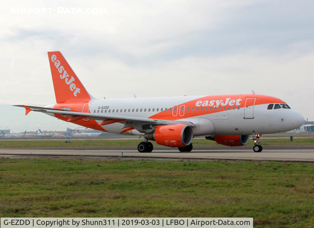 G-EZDD, 2008 Airbus A319-111 C/N 3442, Lining up rwy 14L innew c/s for departure...