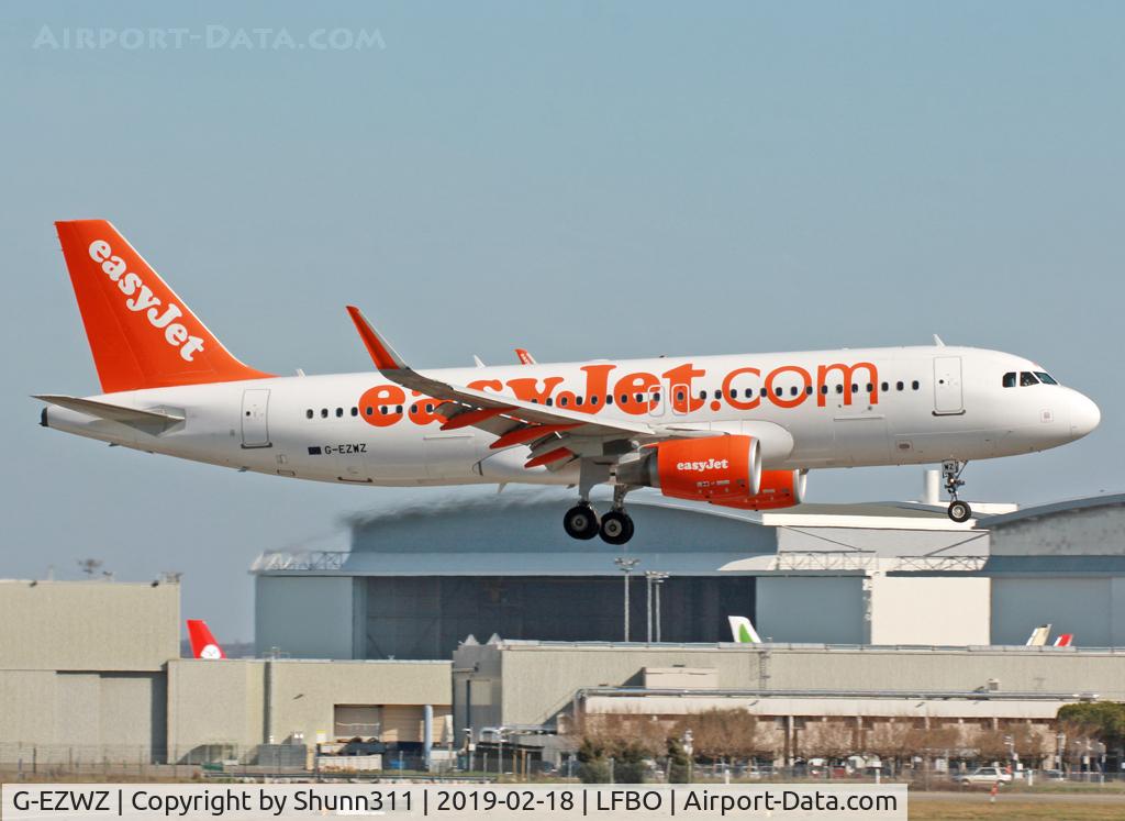 G-EZWZ, 2014 Airbus A320-214 C/N 6353, Landing rwy 14R