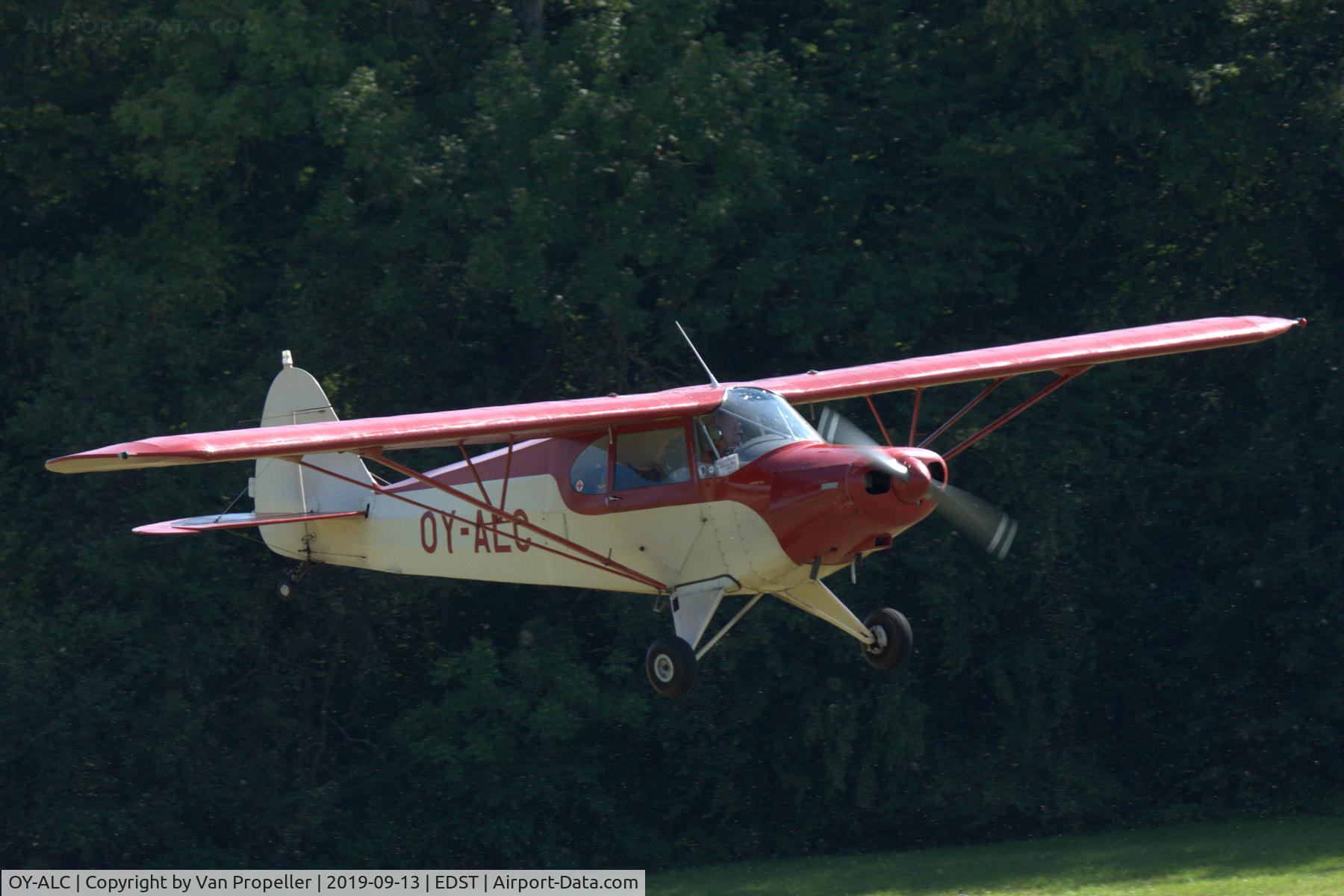 OY-ALC, 1947 Piper PA-12 Super Cruiser C/N 12-2838, Piper PA-12 Super Cruiser landing at Hahnweide airfield, Germany. OTT 2019
