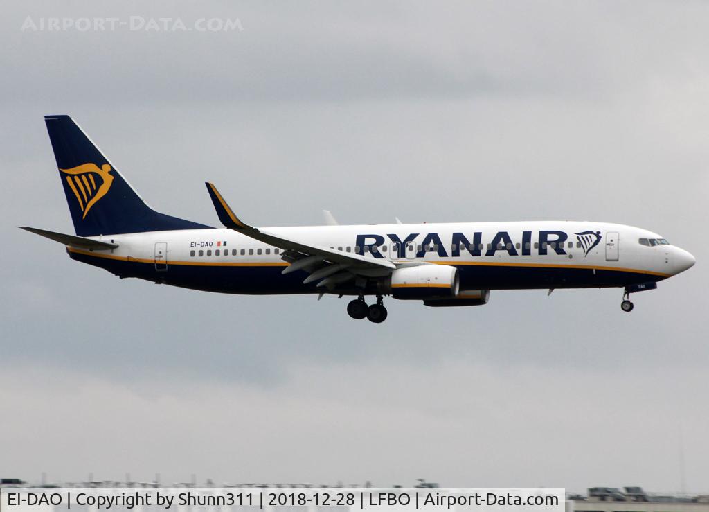 EI-DAO, 2003 Boeing 737-8AS C/N 33550, Landing rwy 32L