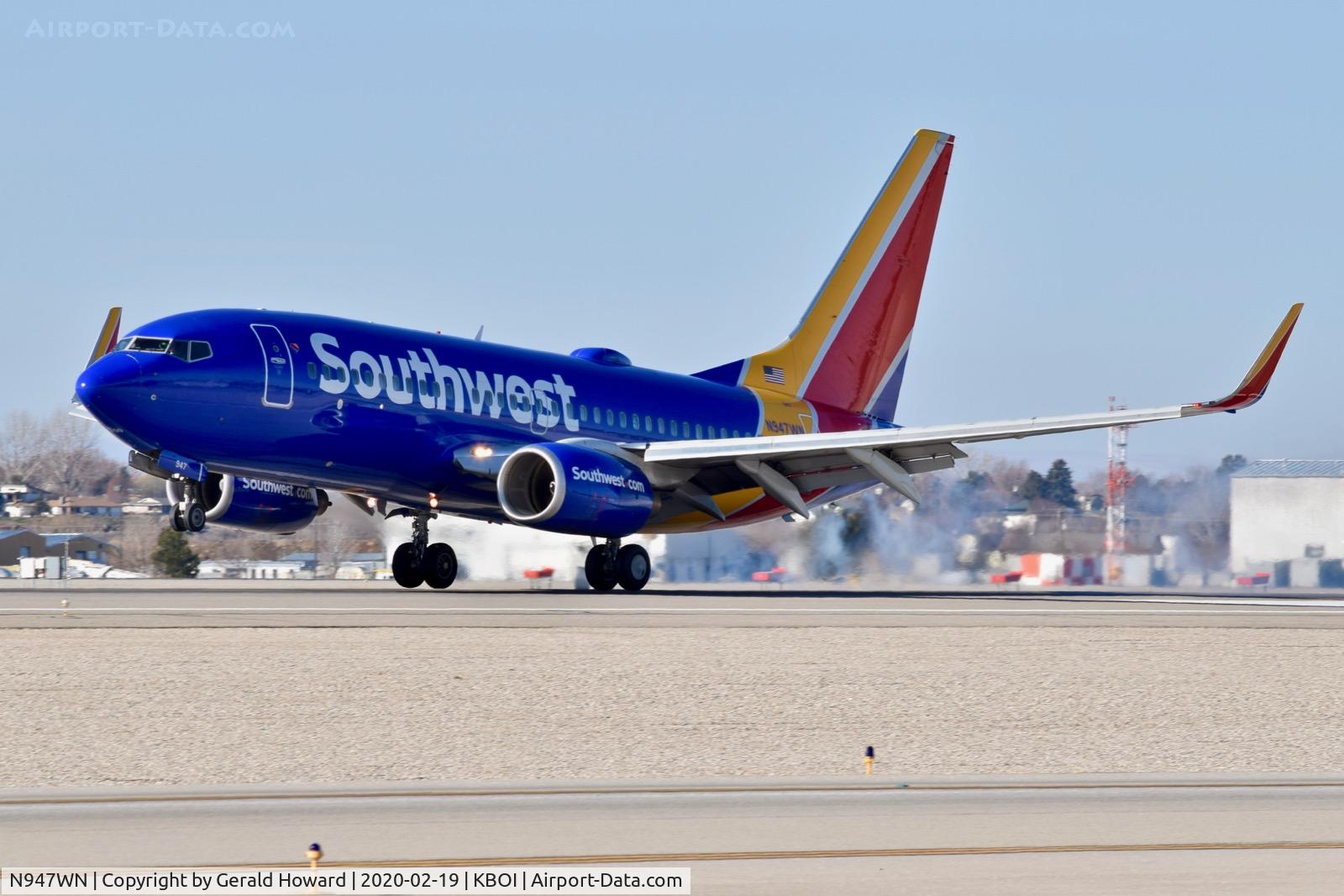 N947WN, 2010 Boeing 737-7H4 C/N 36924, Landing 10L.