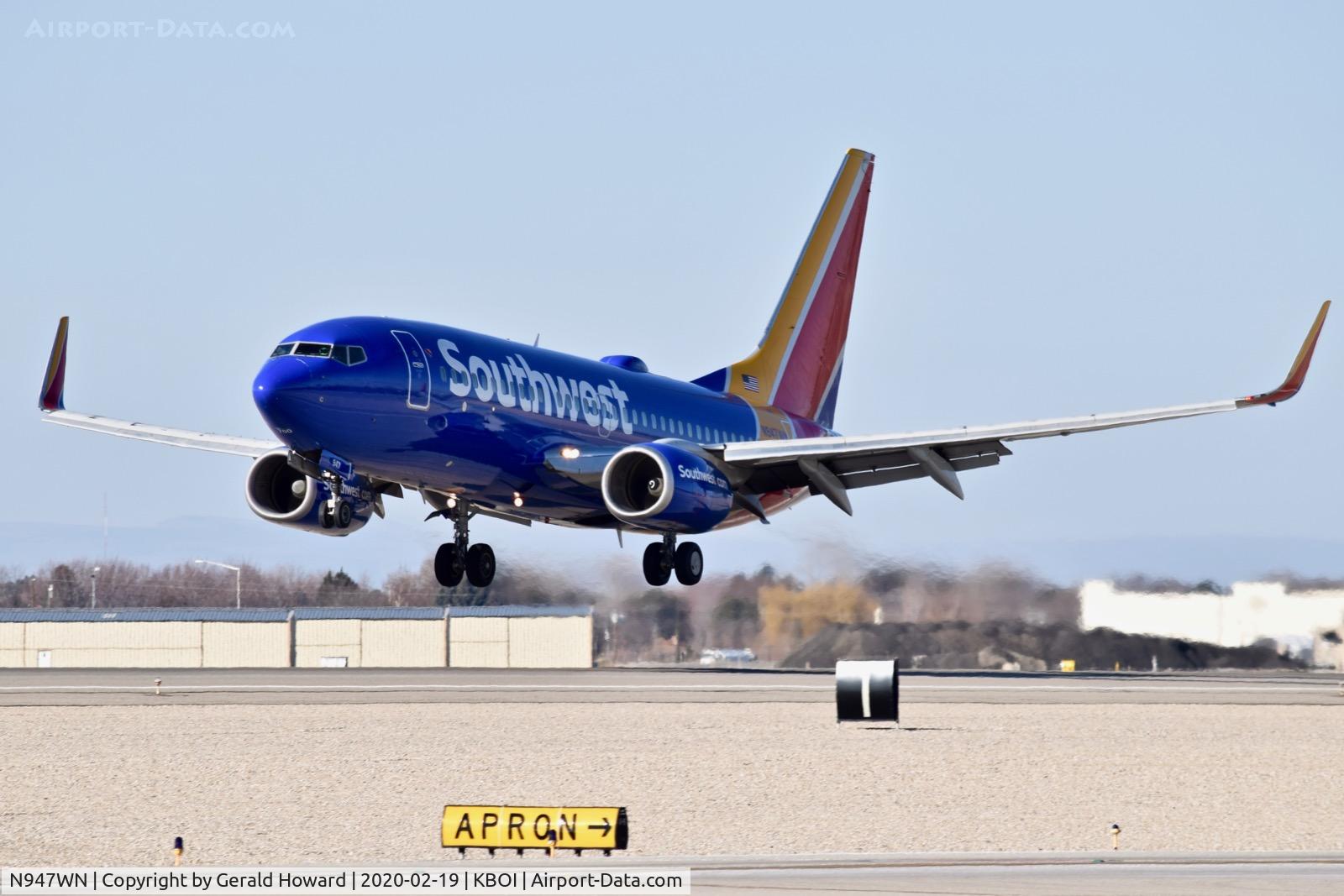 N947WN, 2010 Boeing 737-7H4 C/N 36924, Landing 10L.