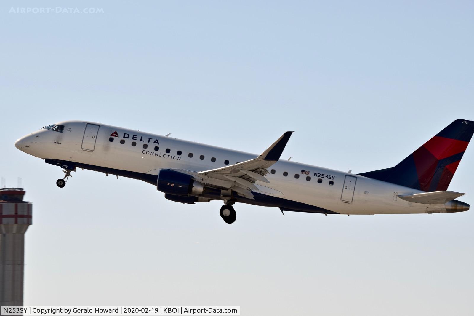 N253SY, 2016 Embraer 175LR (ERJ-170-200LR) C/N 17000620, Climb out from 10L.