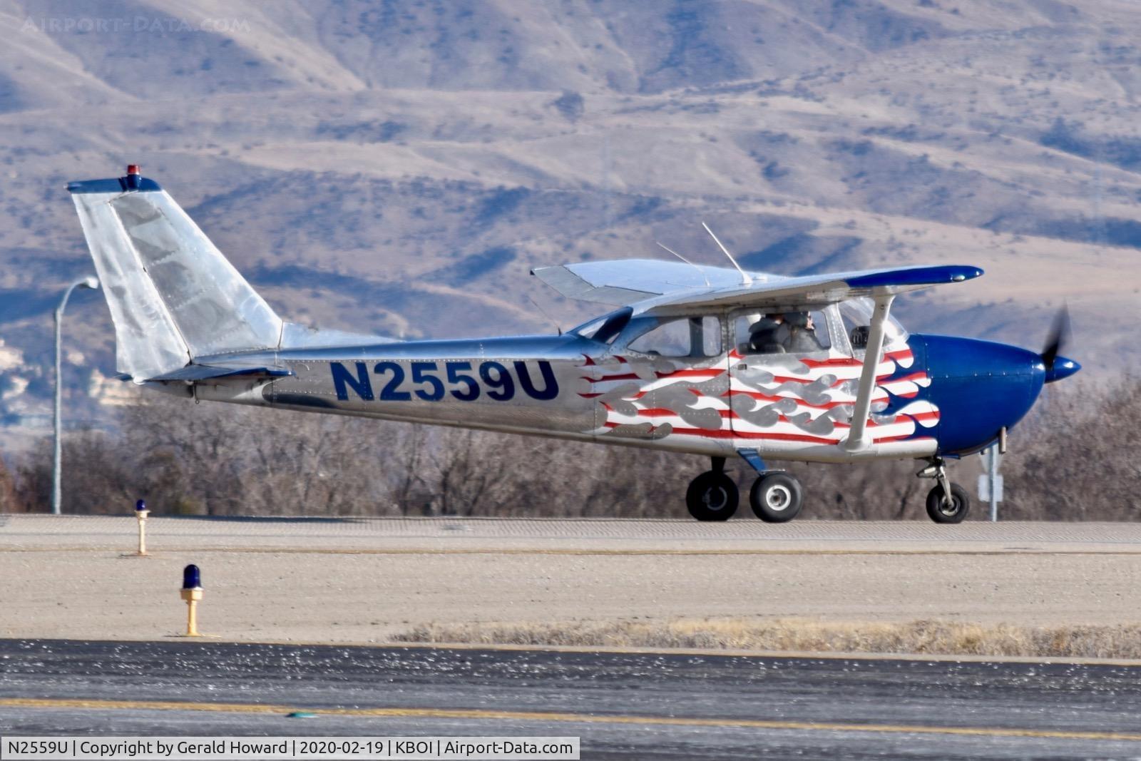 N2559U, 1963 Cessna 172D C/N 17250159, Take off roll on 10R.
