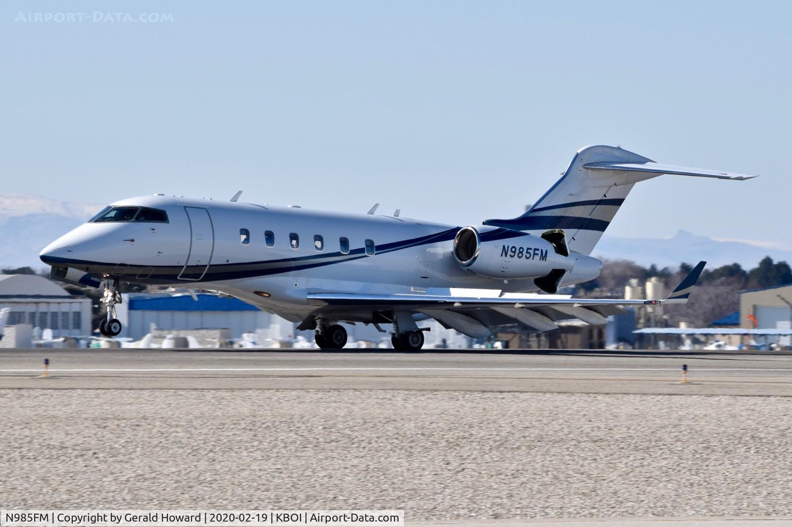 N985FM, 2006 Bombardier Challenger 300 (BD-100-1A10) C/N 20113, Landing roll out on 10L.