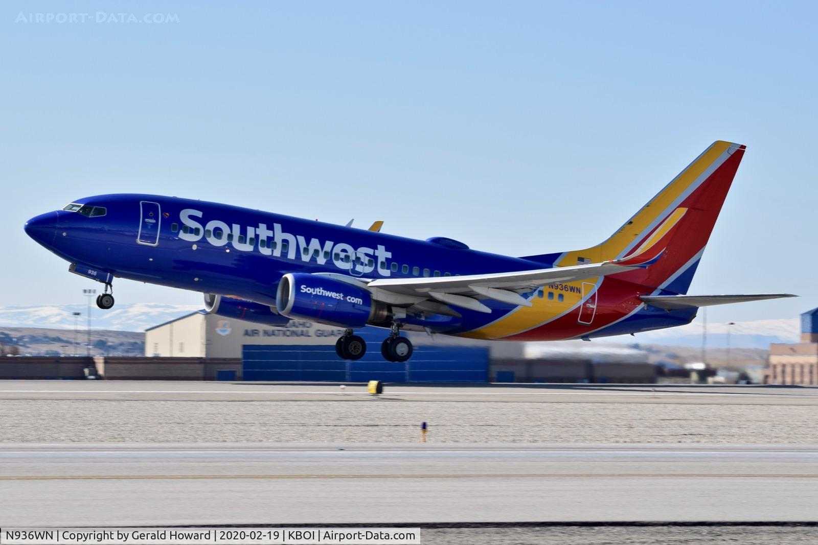 N936WN, 2009 Boeing 737-7H4 C/N 36643, Take off from 10L.