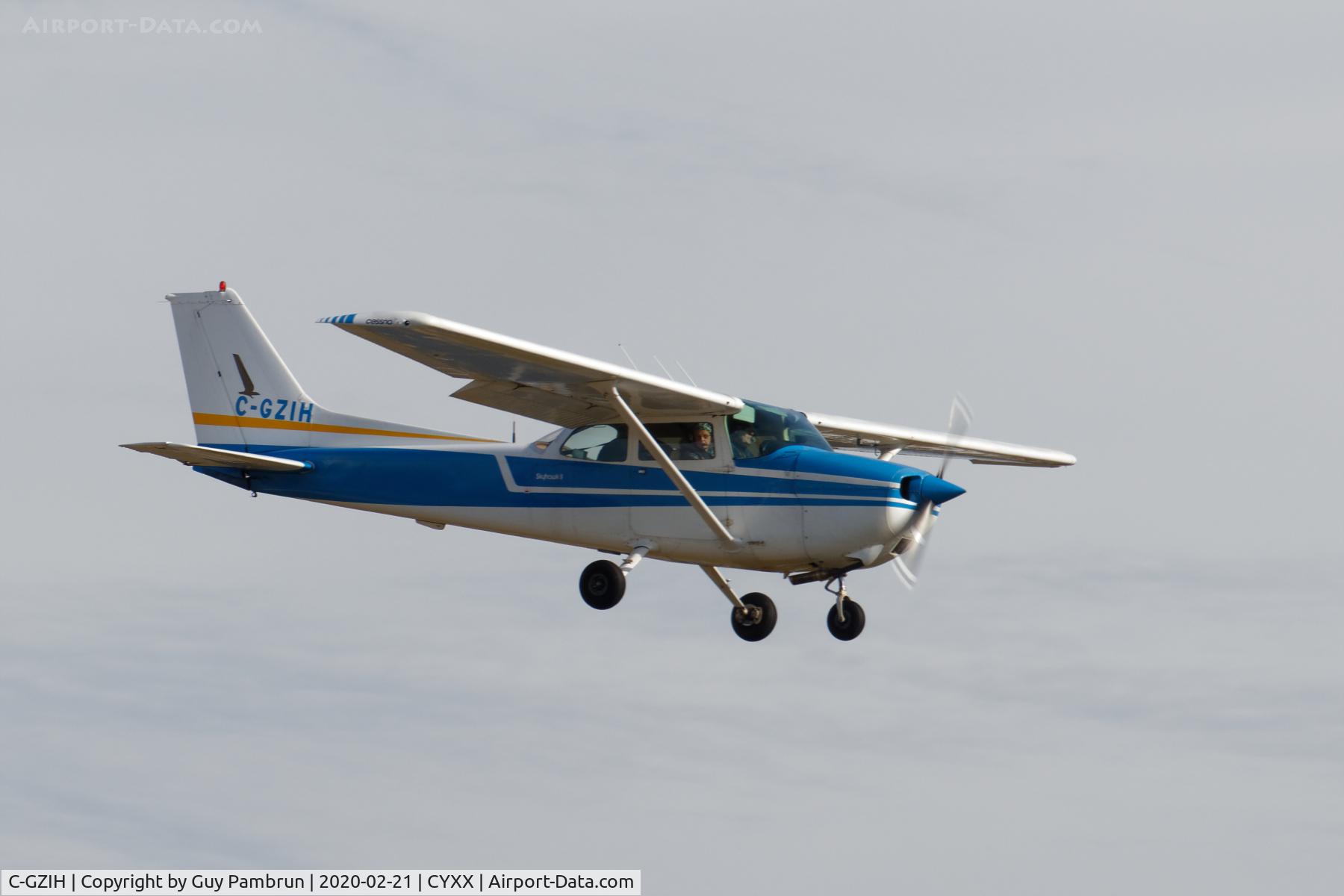 C-GZIH, 1975 Cessna 172M C/N 17266050, Landing
