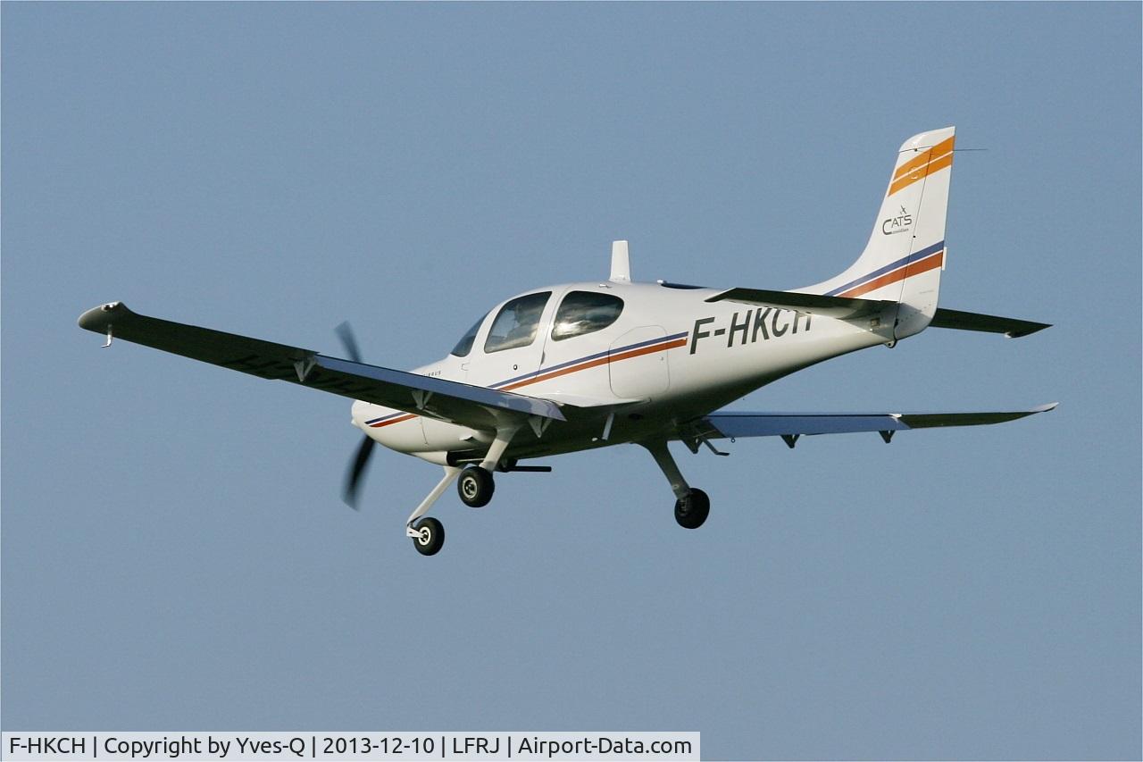F-HKCH, Cirrus SR20 C/N 2189, Cirrus SR-20, Cassidian Aviation Training Services, On final rwy 26, Landivisiau Naval Air Base (LFRJ)