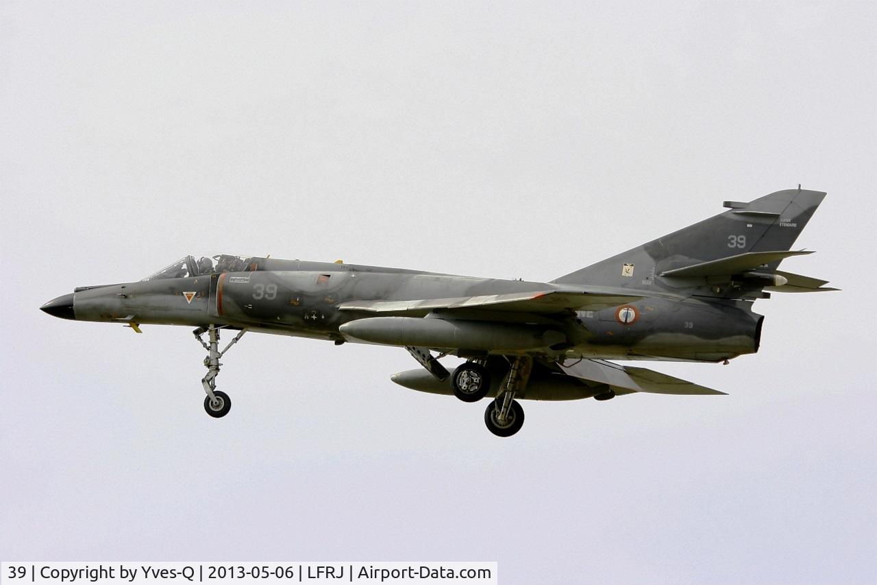 39, Dassault Super Etendard C/N 39, Dassault Super Etendard M (SEM), Short approach rwy 26, Landivisiau Naval Air Base (LFRJ)