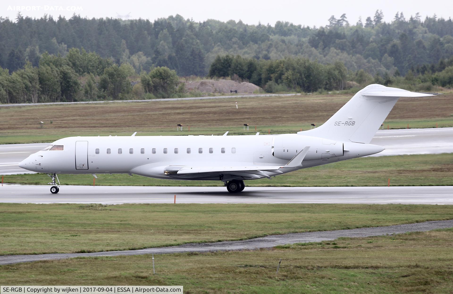 SE-RGB, 2007 Bombardier BD-700-1A10 Global Express C/N 9264, RWY 01L