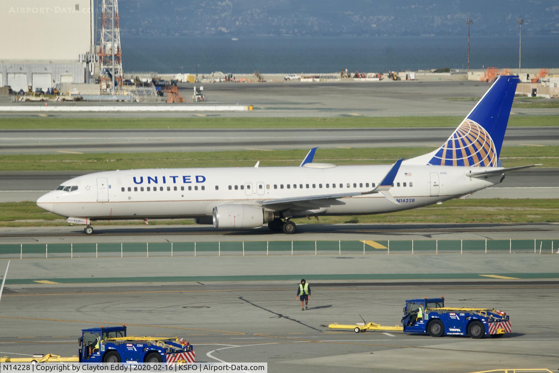 N14228, 1999 Boeing 737-824 C/N 28792, Sky Terrace SFO 2020.