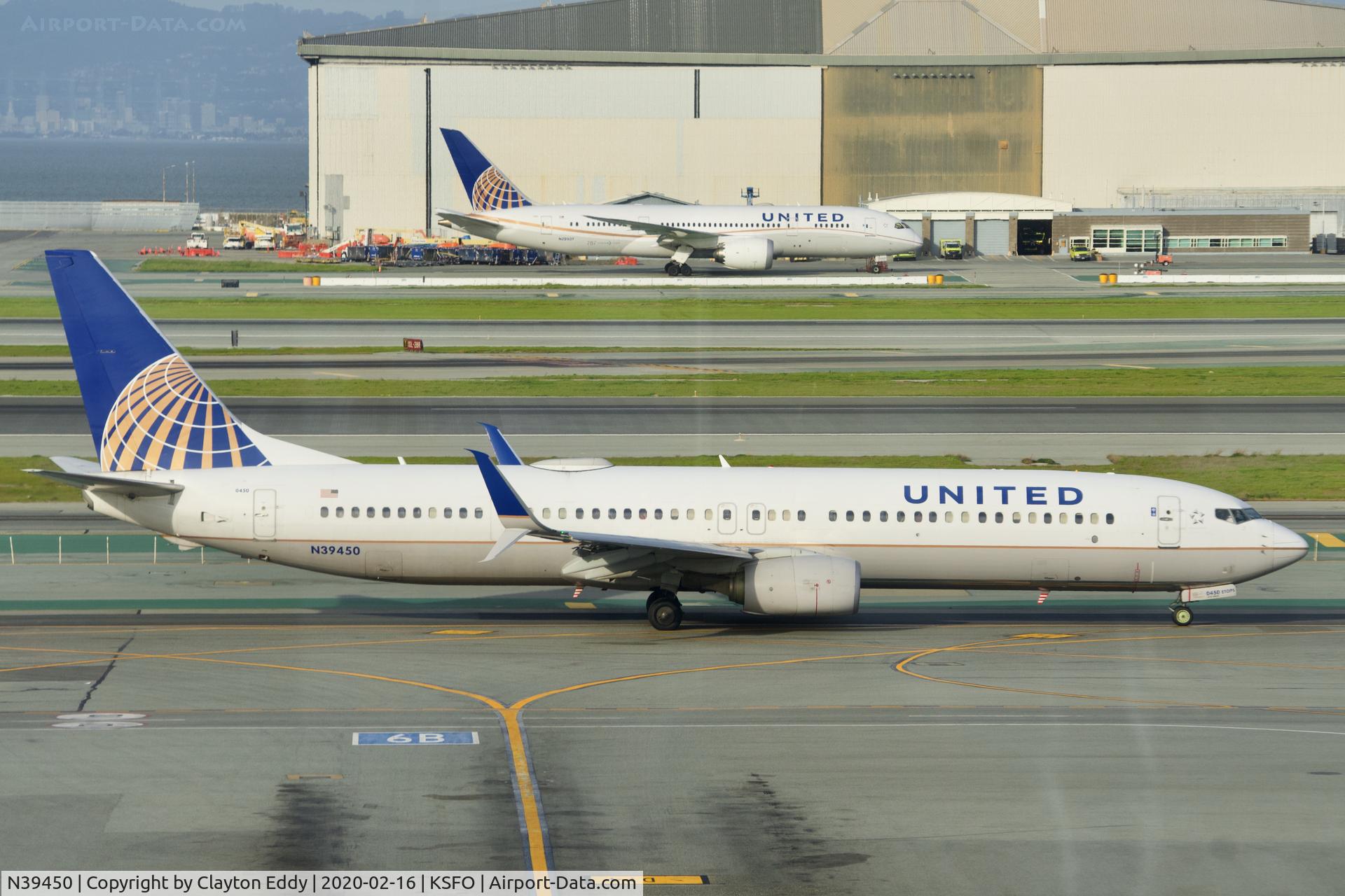 N39450, 2012 Boeing 737-924/ER C/N 40004, Sky Terrace SFO 2020.