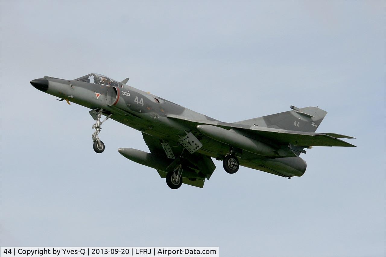 44, Dassault Super Etendard C/N 44, Dassault Super Etendard M (SEM), Short approach rwy 26, Landivisiau Naval Air Base (LFRJ)