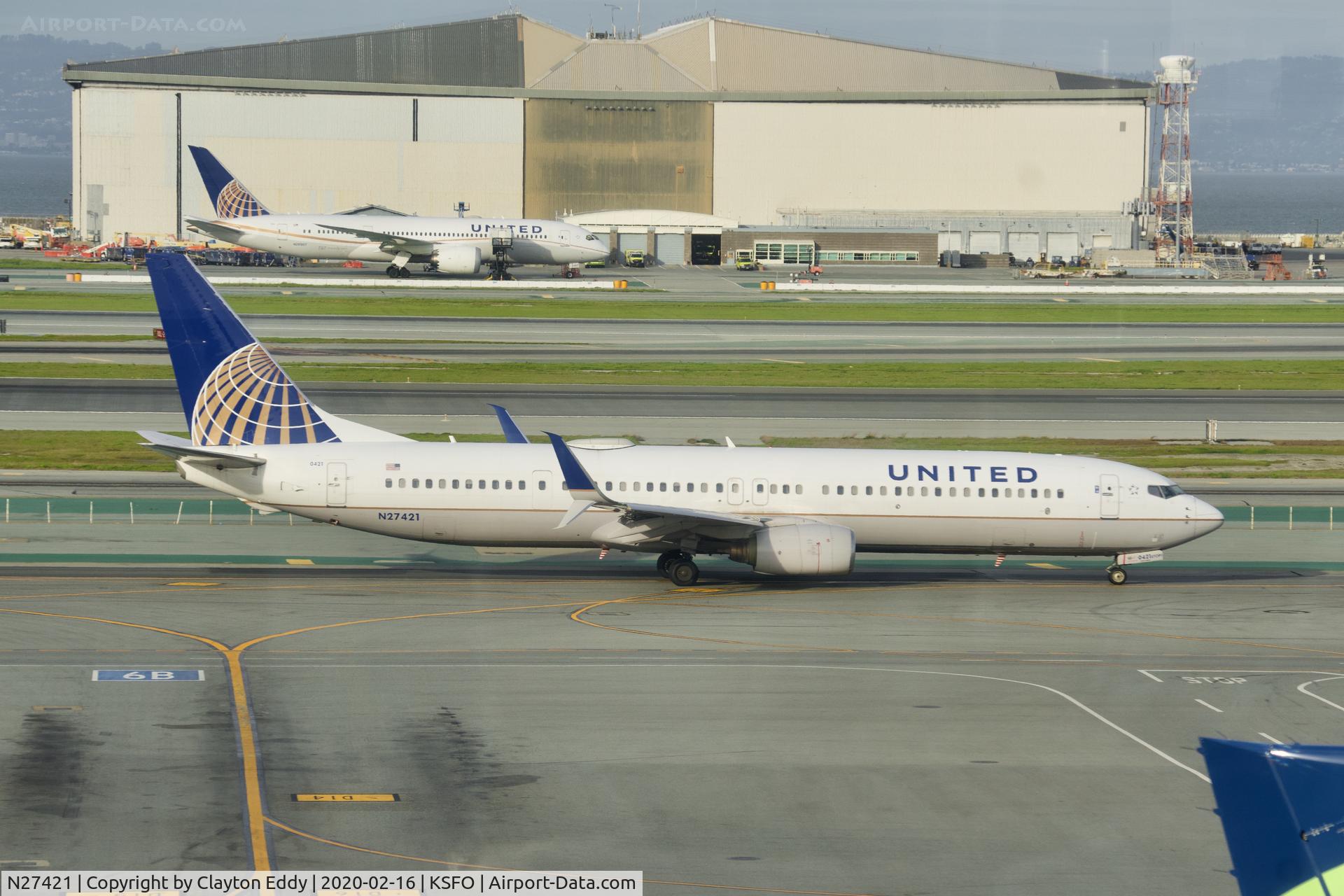 N27421, 2008 Boeing 737-924/ER C/N 37094, Sky Terrace SFO 2020.