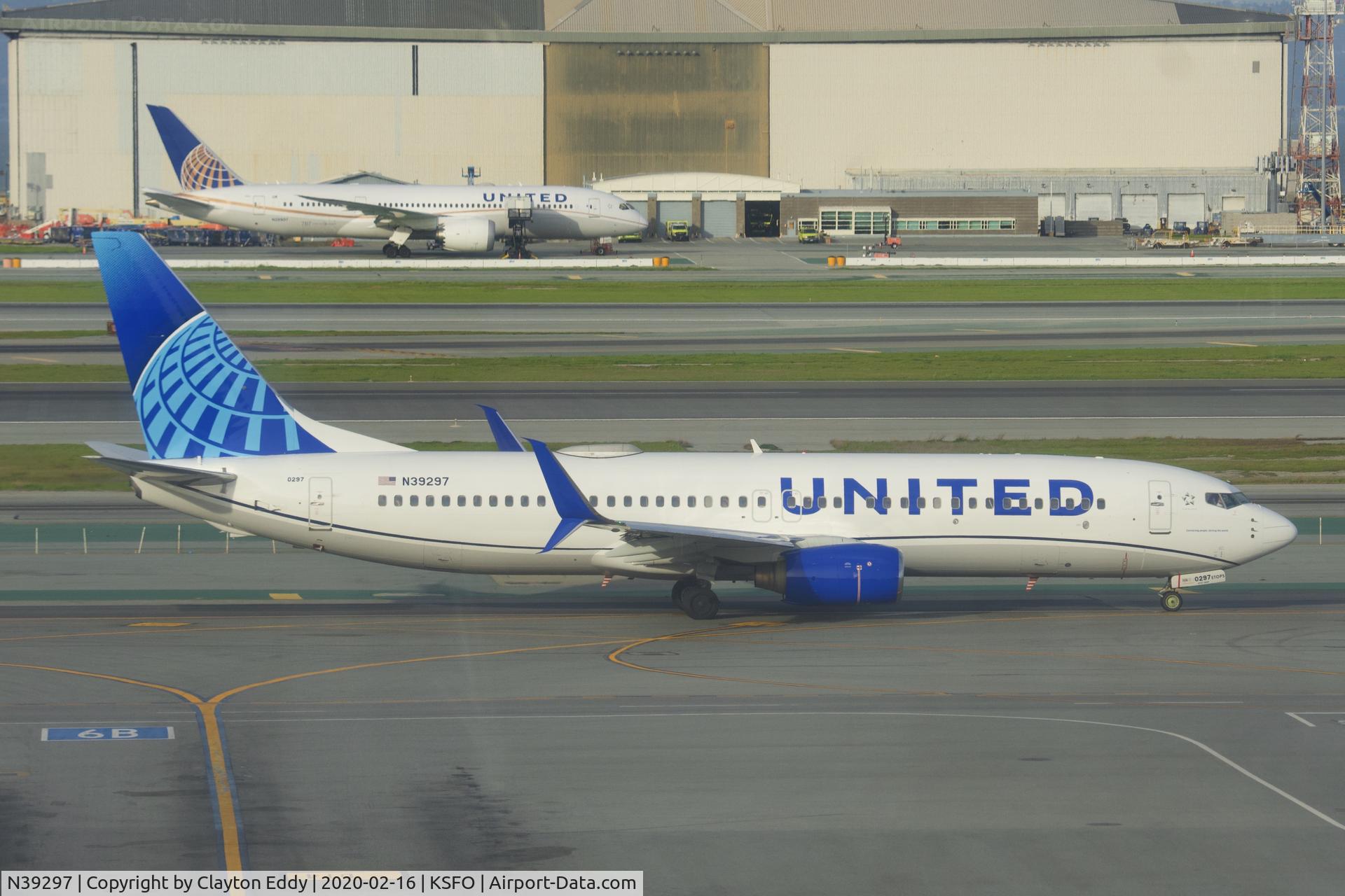 N39297, 2005 Boeing 737-824 C/N 34003, Sky Terrace SFO 2020.