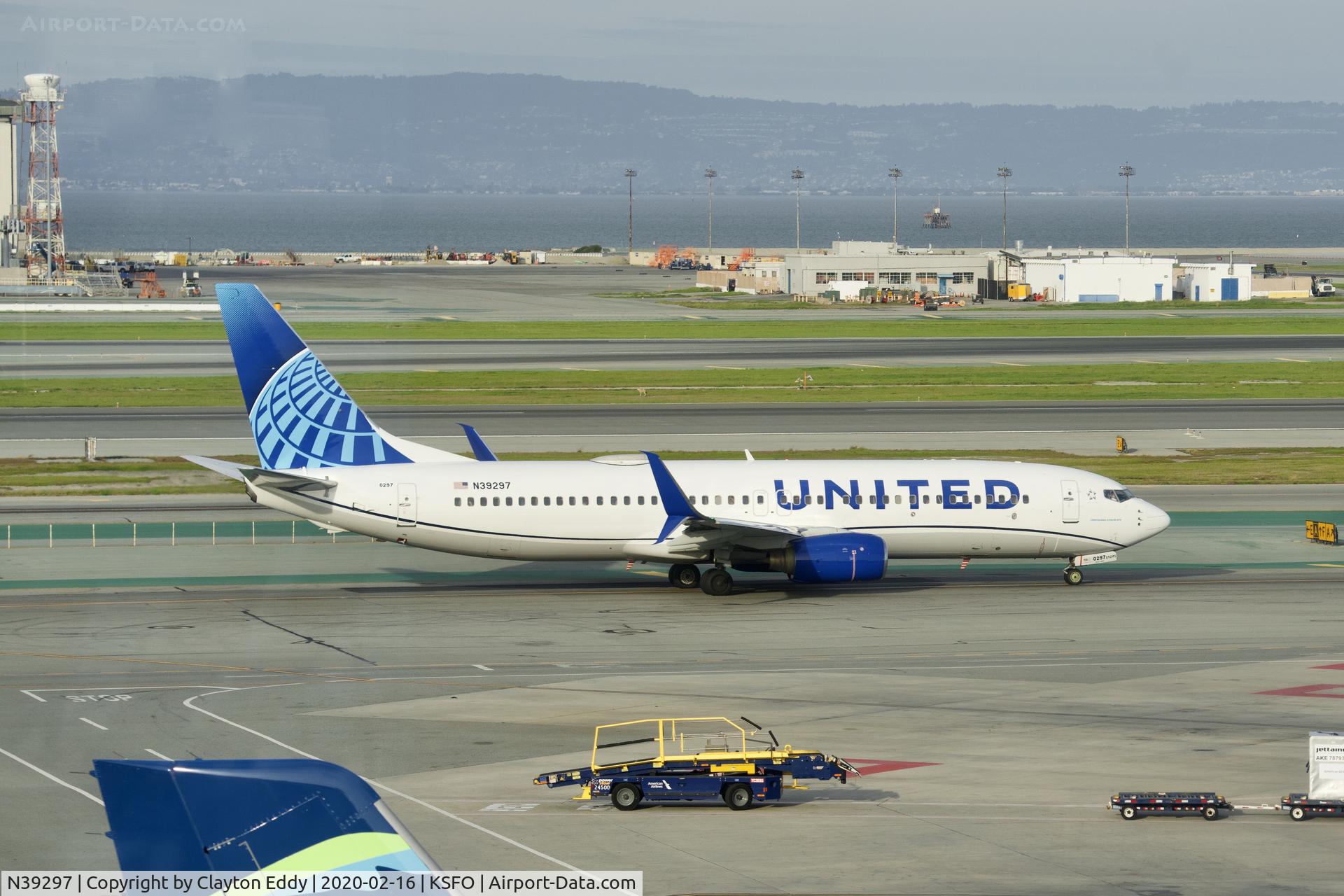 N39297, 2005 Boeing 737-824 C/N 34003, Sky Terrace SFO 2020.