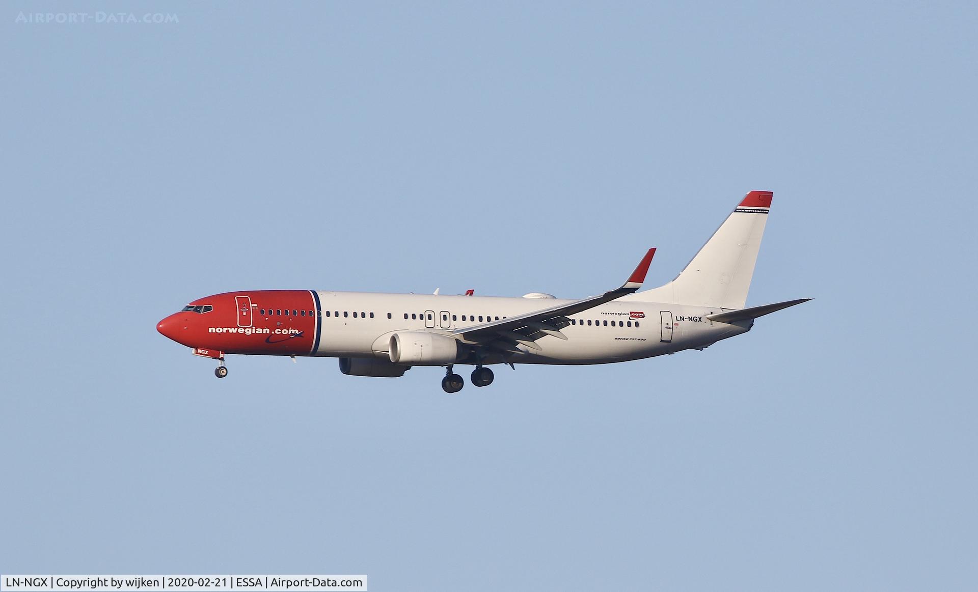 LN-NGX, 2014 Boeing 737-8JP C/N 39033, RWY 26