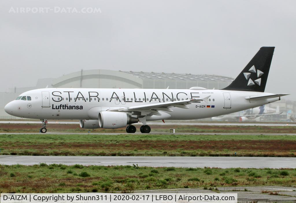 D-AIZM, 2012 Airbus A320-214 C/N 5203, Taxiing holding point rwy 32R for departure... Now in Star Alliance c/s