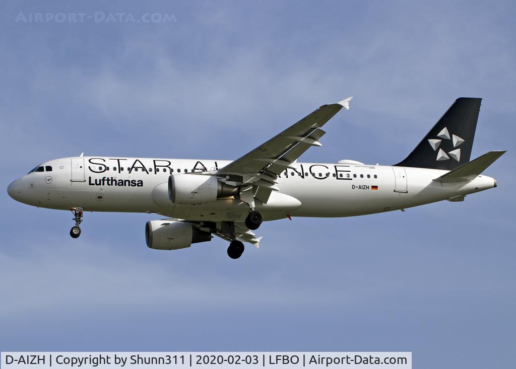 D-AIZH, 2010 Airbus A320-214 C/N 4363, Landing rwy 32L in Star Alliance c/s
