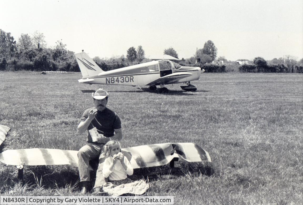 N8430R, 1966 Piper PA-28-140 C/N 28-22309, April 1971
Elkton KY 
Standard Field