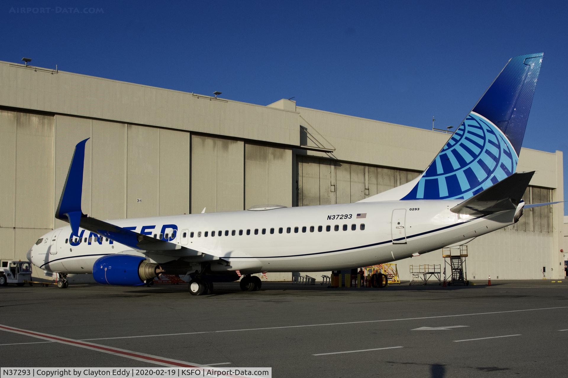 N37293, 2005 Boeing 737-824 C/N 33453, SFO 2020.