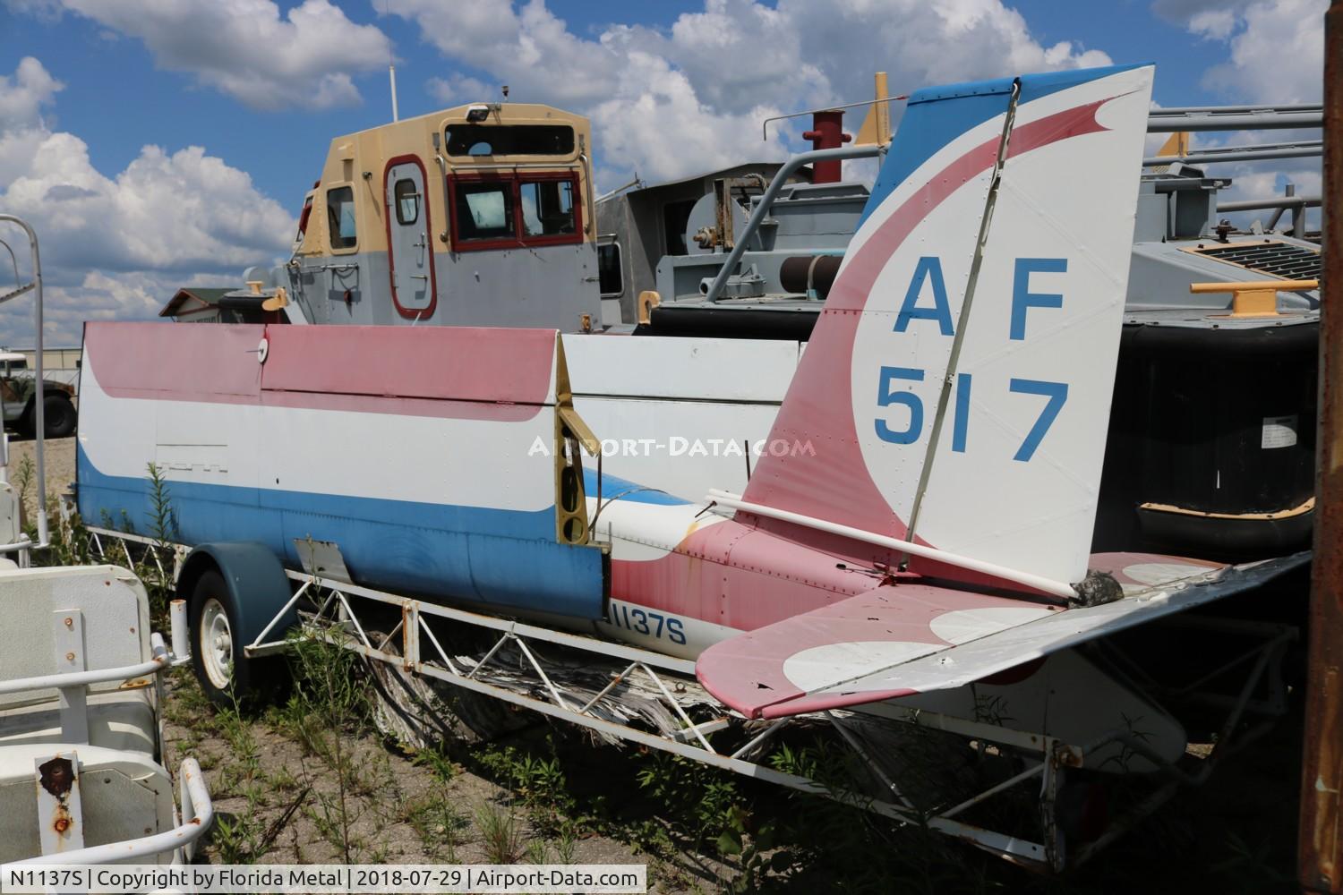 N1137S, 1971 Schweizer SGS 1-26E C/N 517, Schweizer glider at Russell