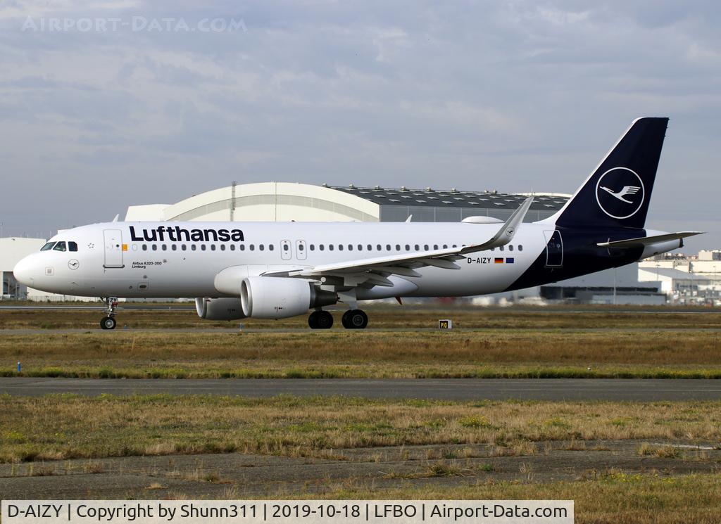 D-AIZY, 2013 Airbus A320-214 C/N 5769, Taxiing holding point rwy 32R for departure... New c/s