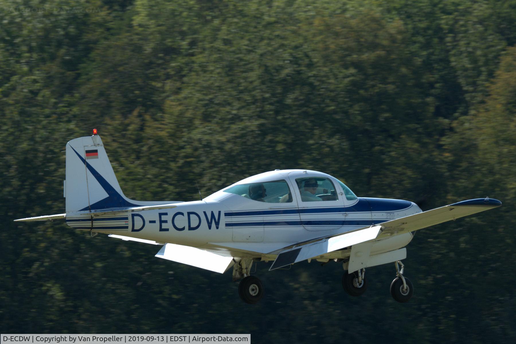 D-ECDW, 1966 Aero Commander 200D C/N 368, Aero Commander 200D landing at Hahnweide airfield, Germany. OTT 2019