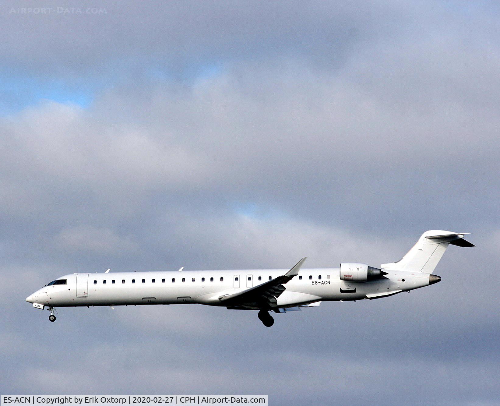 ES-ACN, 2009 Bombardier CRJ-900ER (CL-600-2D24) C/N 15237, ES-ACN landing rw 22L