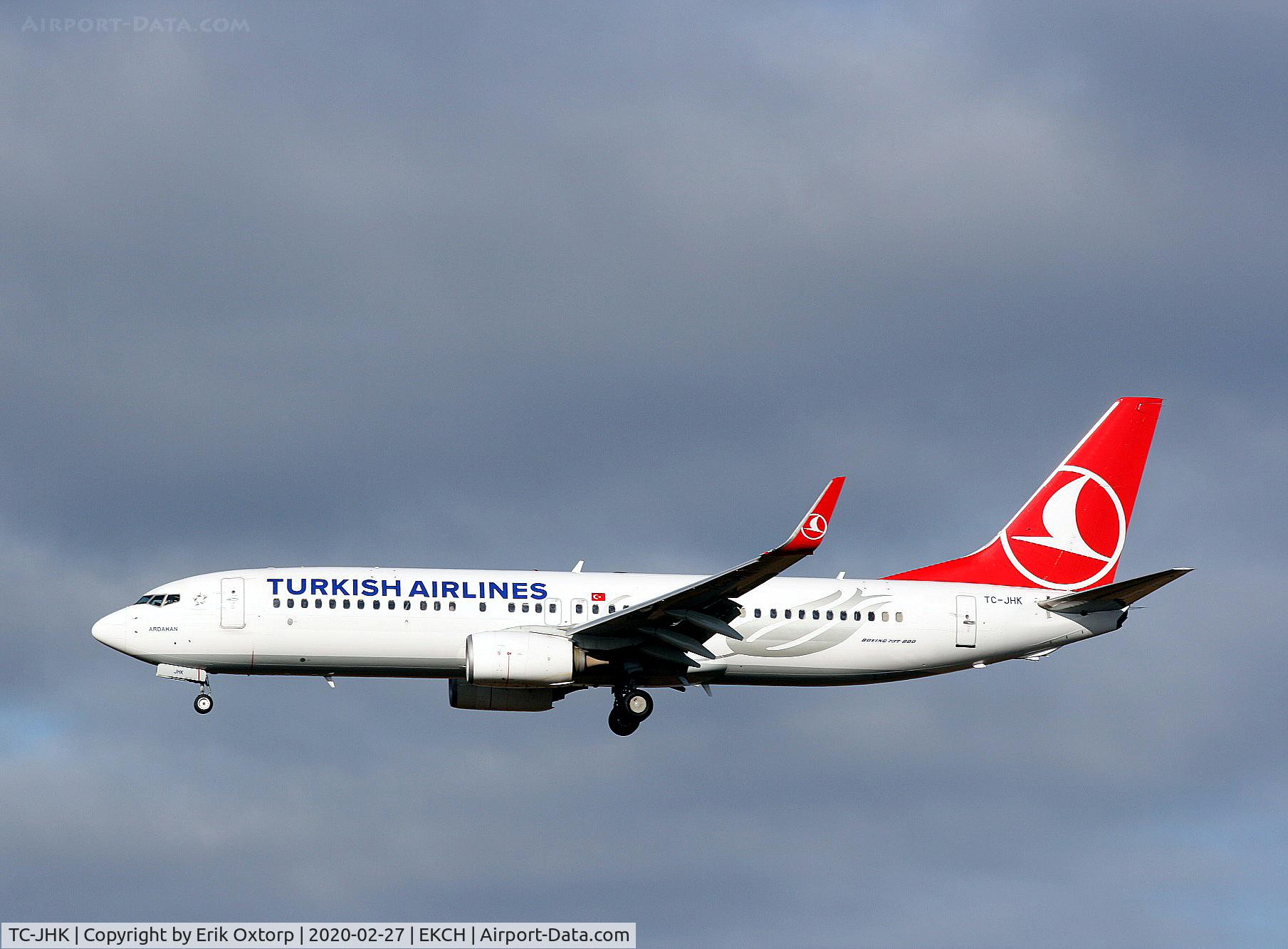 TC-JHK, 2011 Boeing 737-8F2 C/N 40975, TC-JHK landing rw 22L