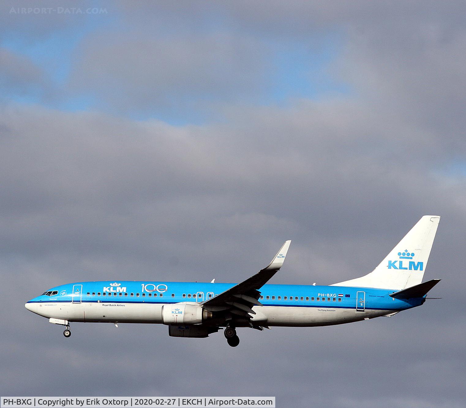 PH-BXG, 2000 Boeing 737-8K2 C/N 30357, PH-BXG landing w 22L