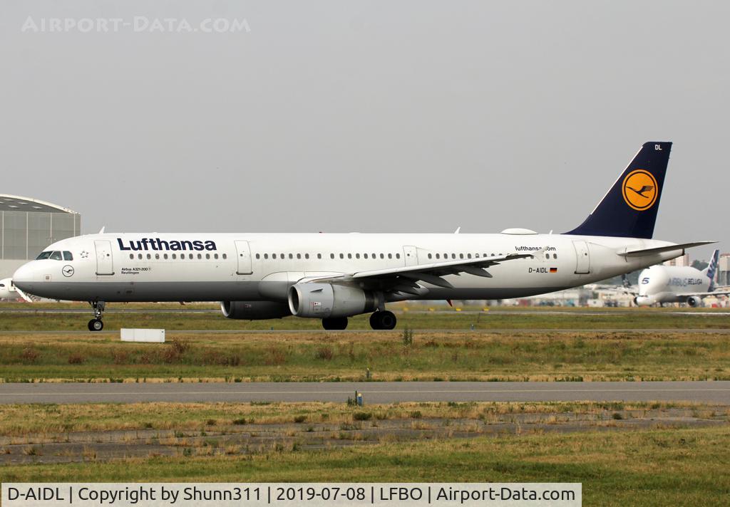D-AIDL, 2011 Airbus A321-231 C/N 4881, Taxiing holding point rwy 32R for departure...