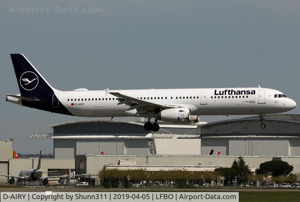 D-AIRY, 1998 Airbus A321-131 C/N 0901, Landing rwy 14R in new c/s