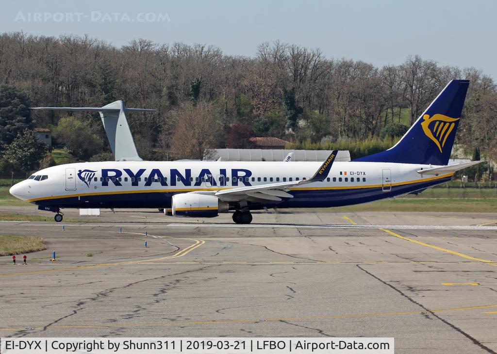 EI-DYX, 2008 Boeing 737-8AS C/N 37517, Ready for take off from rwy 14R