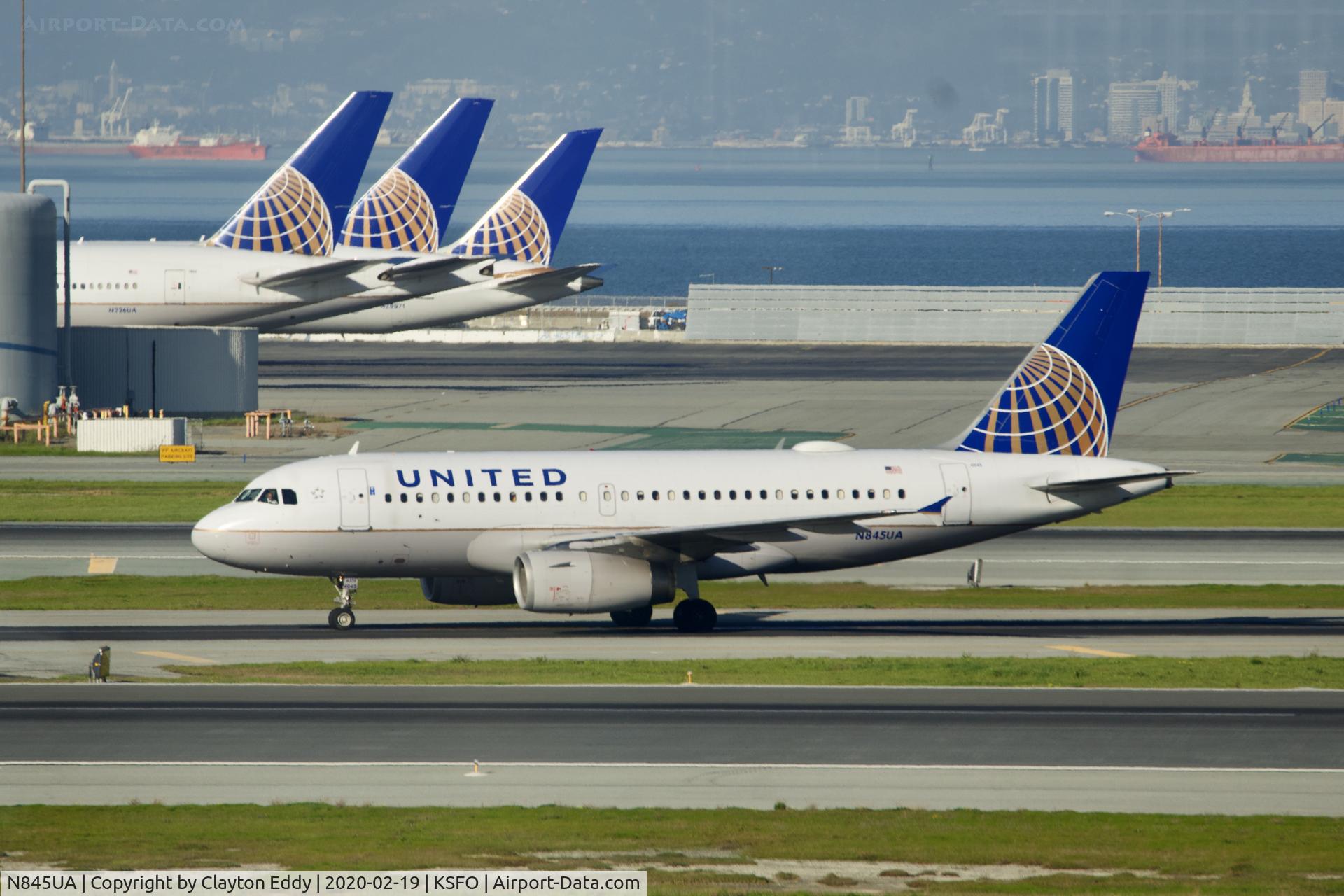 N845UA, 2001 Airbus A319-131 C/N 1585, Sky Terrace SFO 2020.