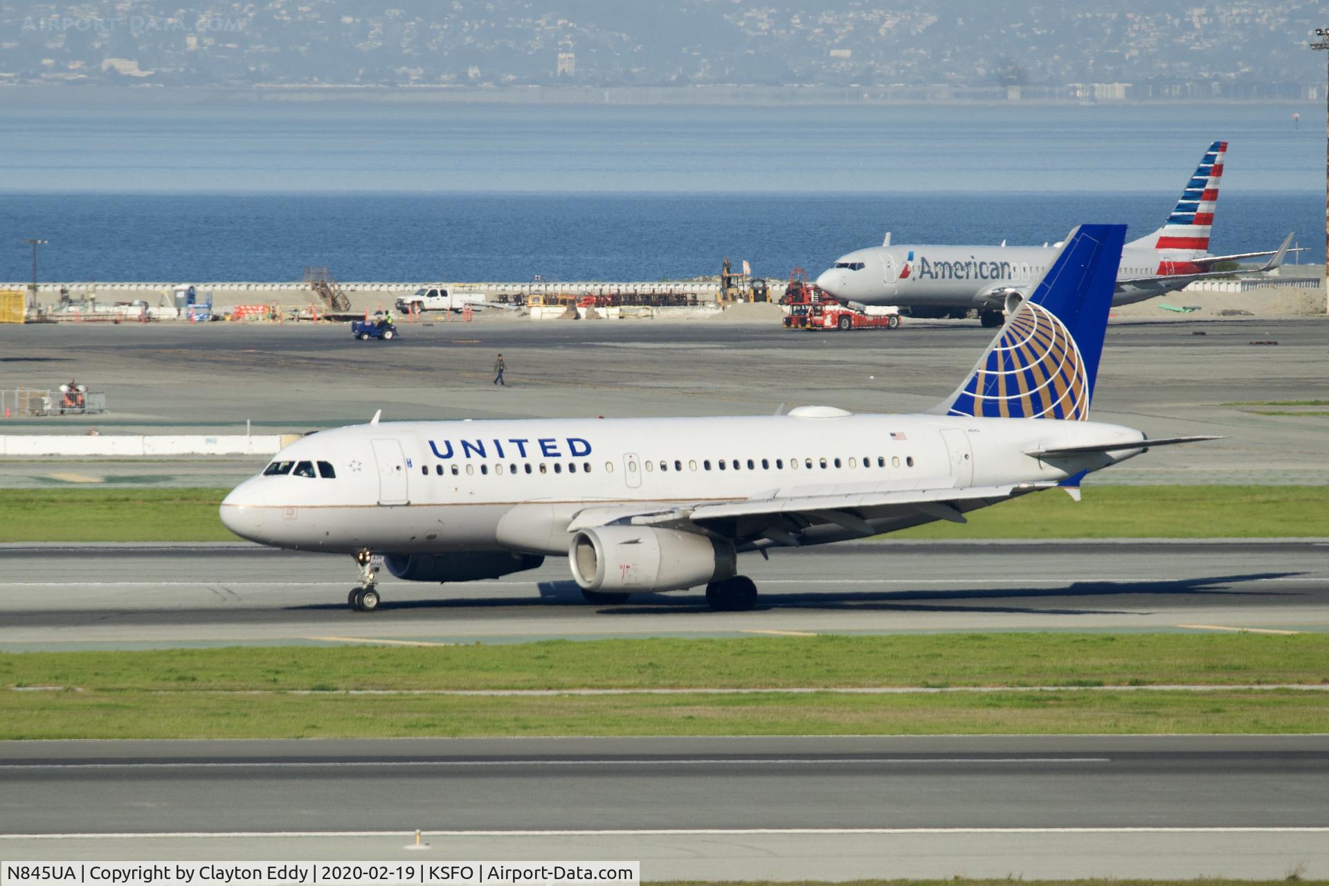 N845UA, 2001 Airbus A319-131 C/N 1585, Sky Terrace SFO 2020.