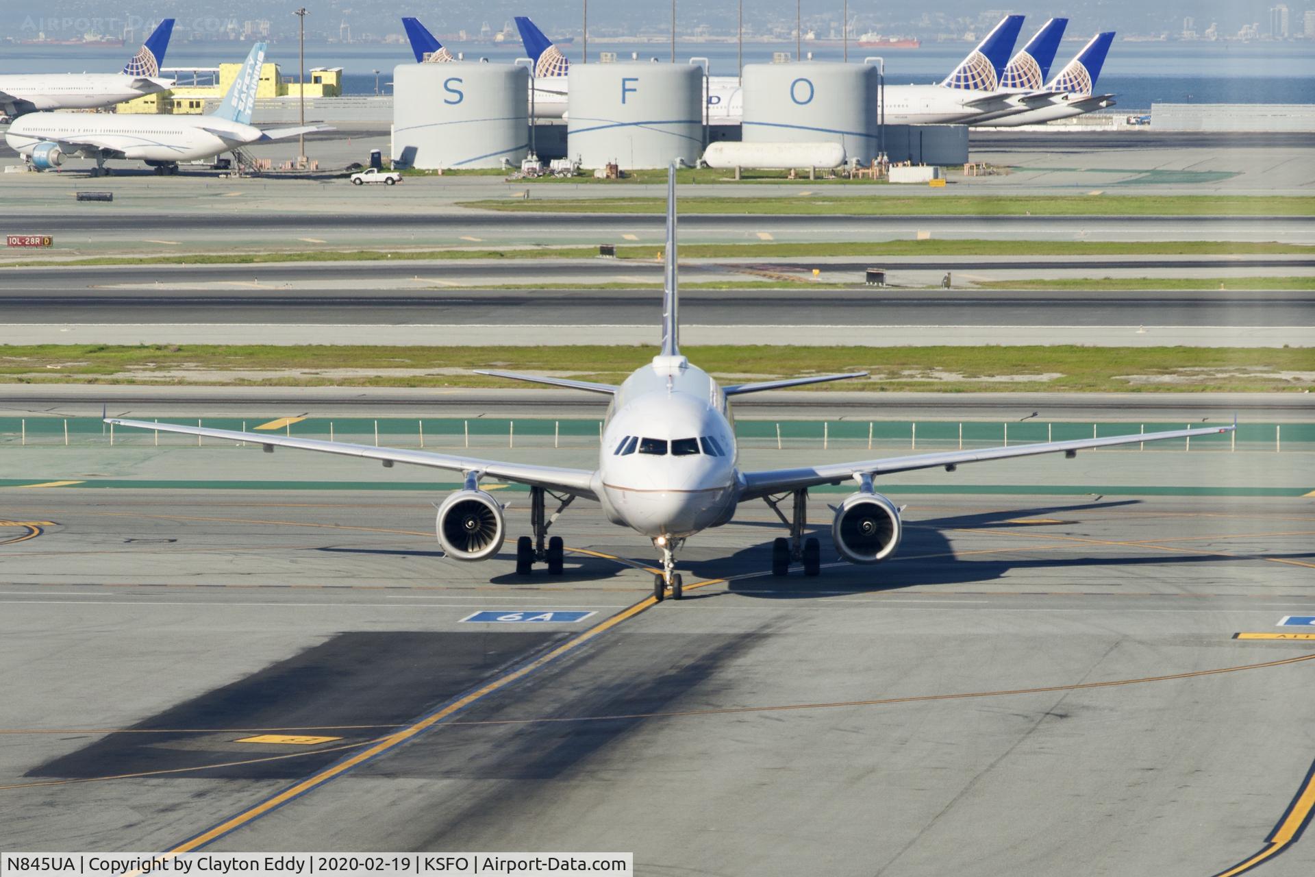 N845UA, 2001 Airbus A319-131 C/N 1585, Sky Terrace SFO 2020.