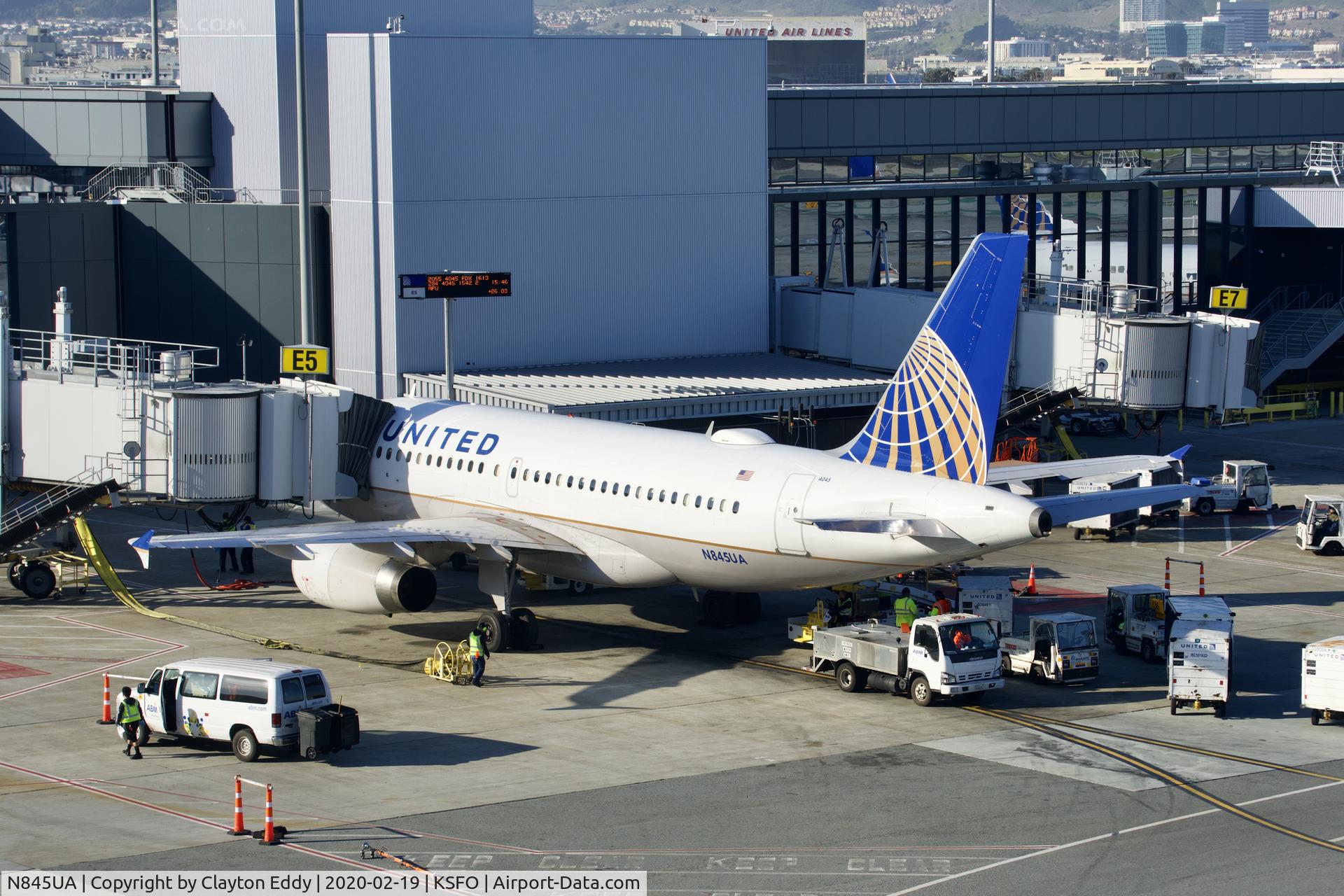 N845UA, 2001 Airbus A319-131 C/N 1585, Sky Terrace SFO 2020.