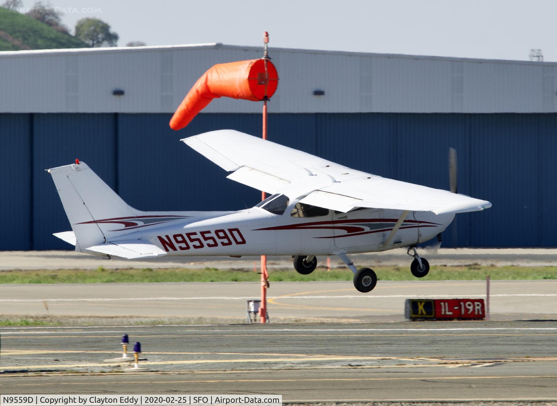 N9559D, 1999 Cessna 172R C/N 17280488, Buchanan Field Concord California 2020.