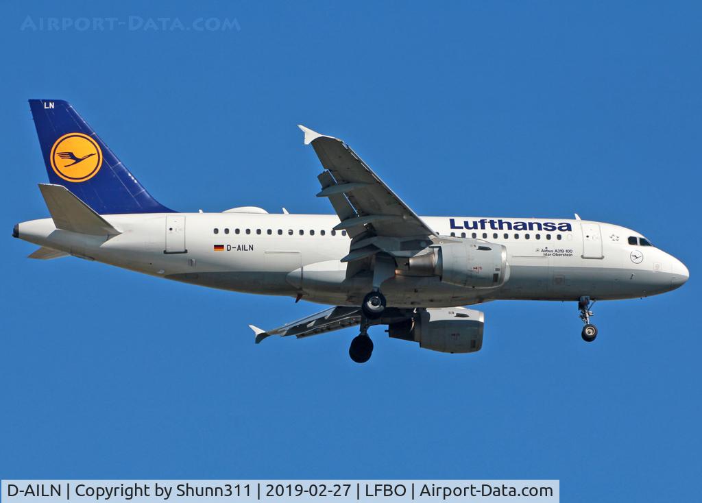 D-AILN, 1997 Airbus A319-114 C/N 700, Landing rwy 14L... Wifi pod mounted...