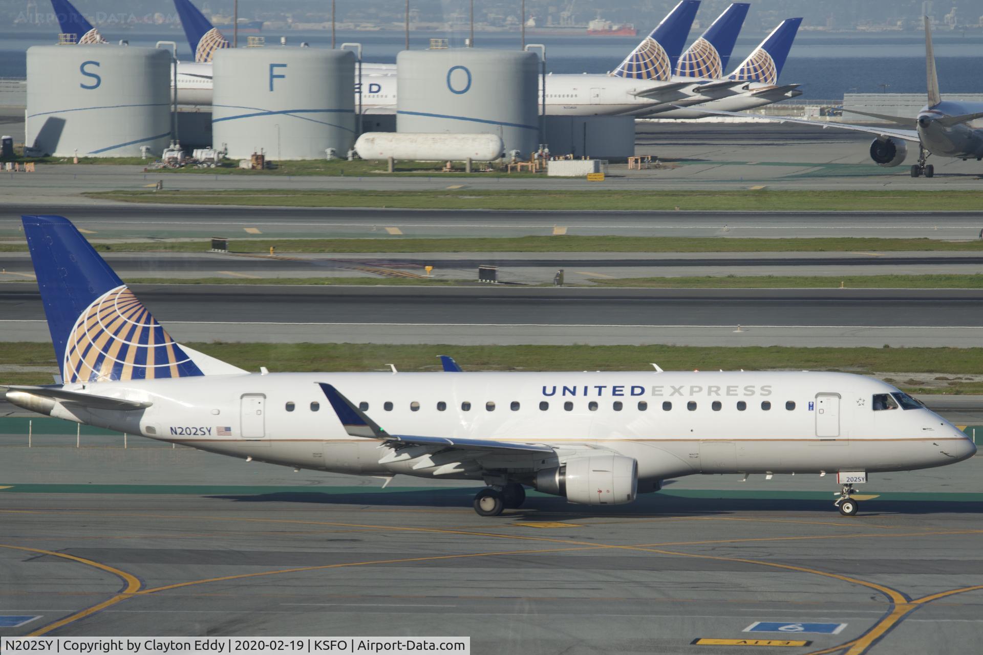 N202SY, 2016 Embraer 175LR (ERJ-170-200LR) C/N 17000624, Sky Terrace SFO 2020.
