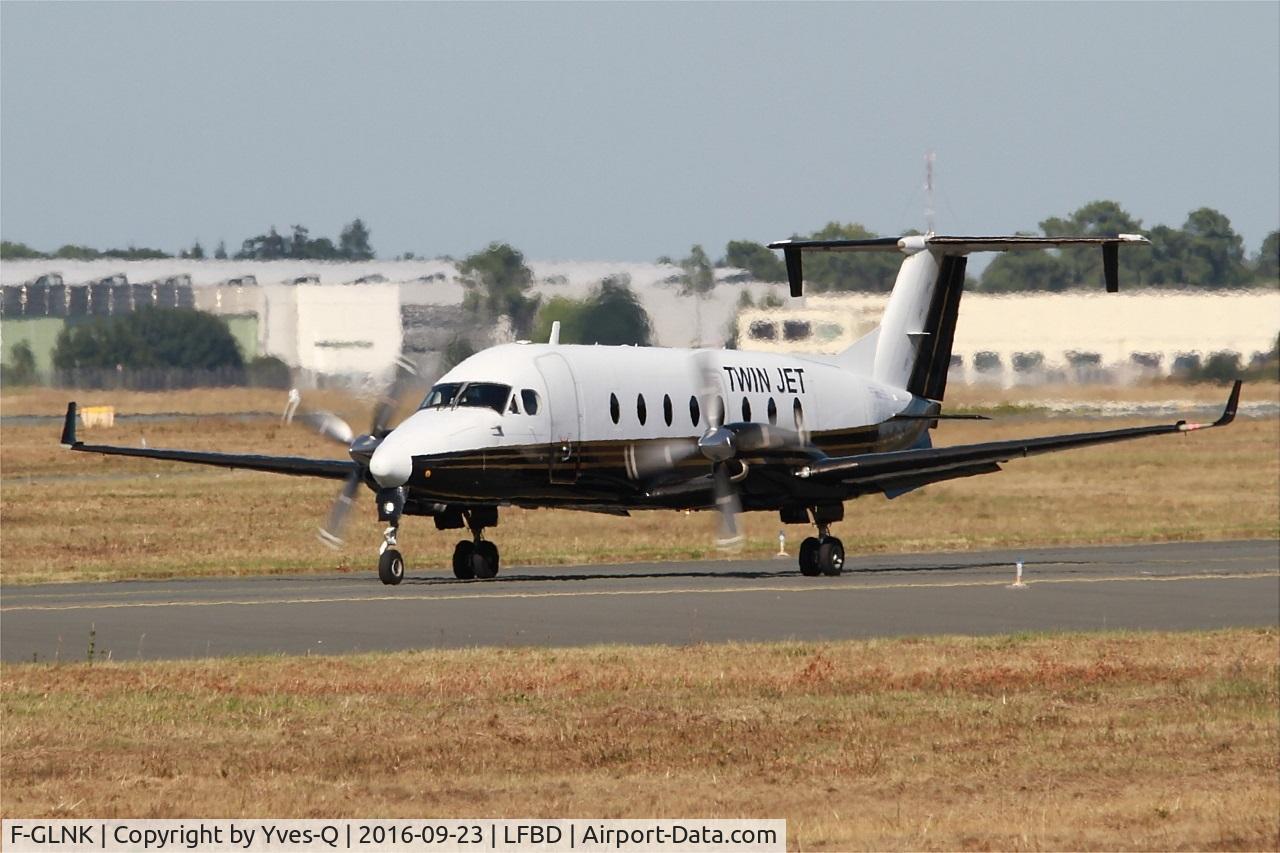 F-GLNK, 1997 Beech 1900D C/N UE-269, Beech 1900D, Taxiing to holding point Delta rwy 05, Bordeaux Mérignac airport (LFBD-BOD)