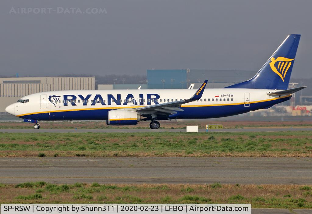SP-RSW, 2017 Boeing 737-8AS C/N 44778, Lining up rwy 32R for departure from November 2