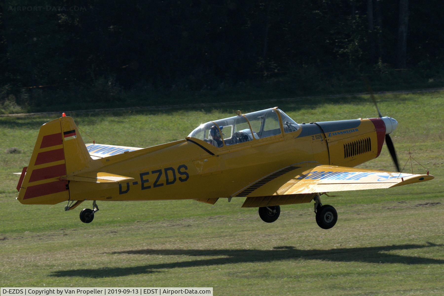 D-EZDS, 1965 Zlin Z-526F Trener Master C/N 886, Zlin Z-526F Trener-Master landing at Hahnweide airfield, Germany. OTT 2019