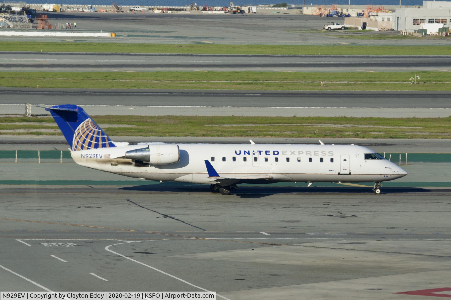 N929EV, 2004 Bombardier CRJ-200ER (CL-600-2B19) C/N 8007, Sky Terrace SFO 2020.