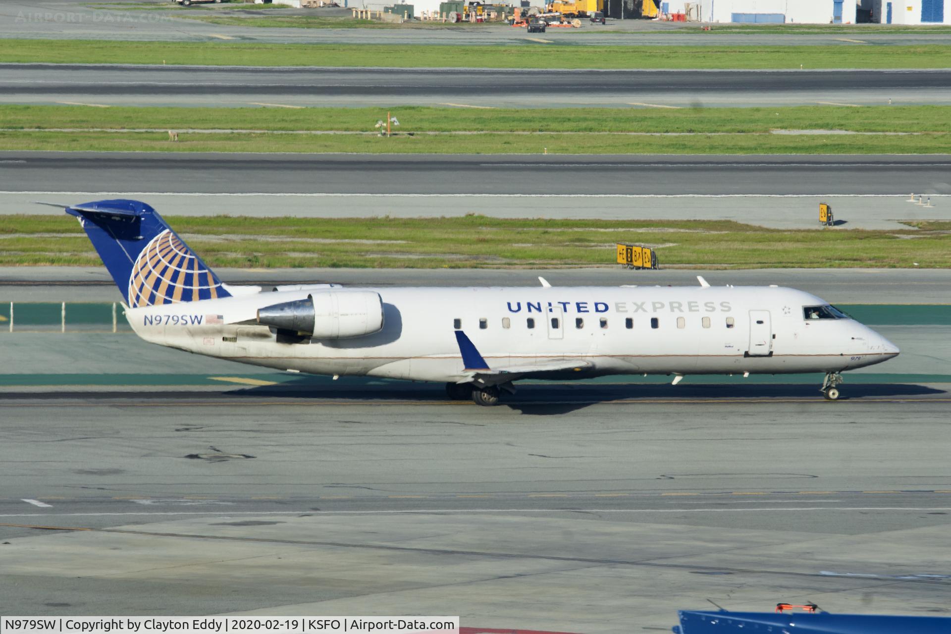 N979SW, 2004 Bombardier CRJ-200ER (CL-600-2B19) C/N 7954, Sky Terrace SFO 2020.