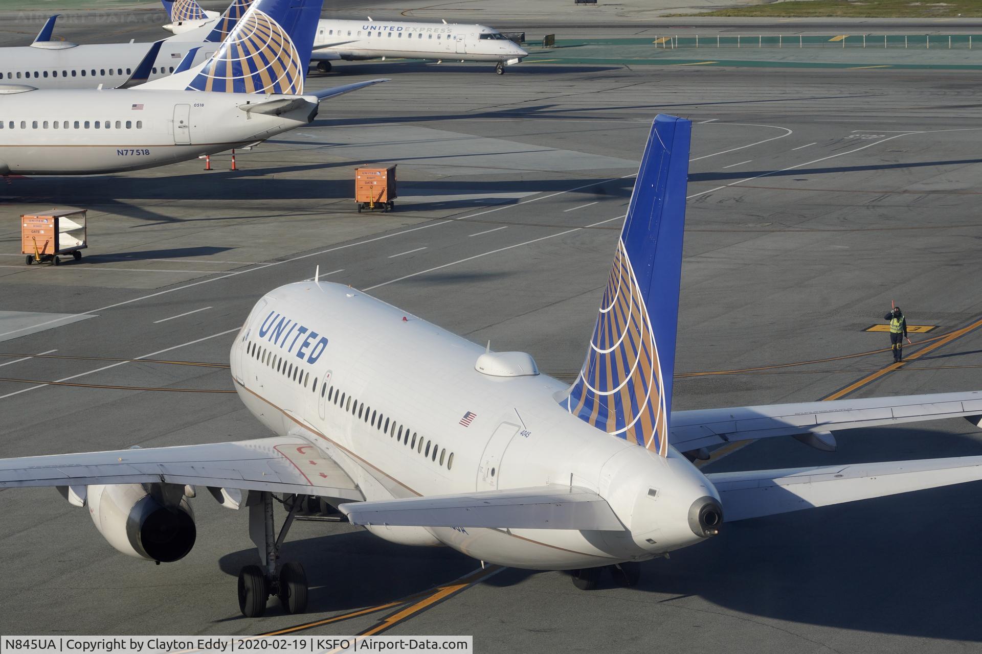 N845UA, 2001 Airbus A319-131 C/N 1585, Sky Terrace SFO 2020.